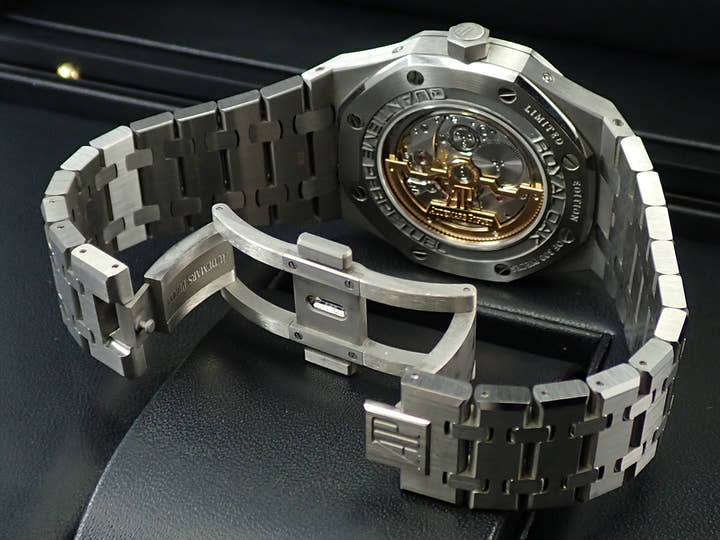 オーデマピゲ ロイヤルオーク パーペチュアルカレンダー Ref.26615TI.OO.1220TI.01 チタン サーモン文字盤