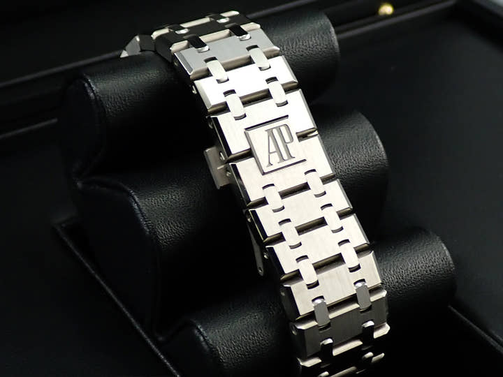 オーデマピゲ ロイヤルオーク パーペチュアルカレンダー Ref.26615TI.OO.1220TI.01 チタン サーモン文字盤