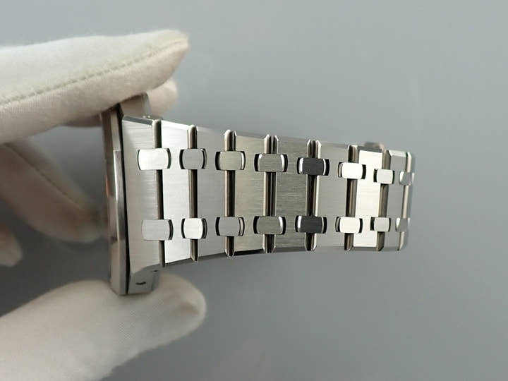 オーデマピゲ ロイヤルオーク パーペチュアルカレンダー Ref.26615TI.OO.1220TI.01 チタン サーモン文字盤