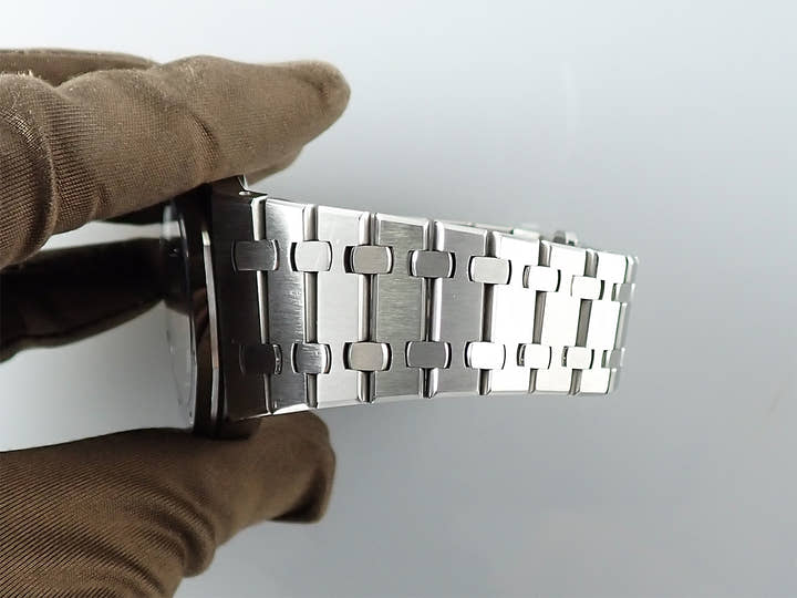 オーデマピゲ ロイヤルオーク Ref.15300ST.OO.1220ST.03 ステンレススチール ブラック文字盤