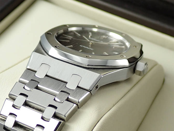 オーデマピゲ ロイヤルオーク Ref.15300ST.OO.1220ST.03 ステンレススチール ブラック文字盤