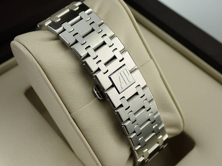 オーデマピゲ ロイヤルオーク Ref.15300ST.OO.1220ST.02 ステンレススチール ブルー文字盤