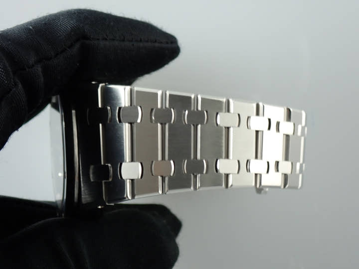 オーデマピゲ ロイヤルオーク Ref.15300ST.OO.1220ST.02 ステンレススチール ブルー文字盤