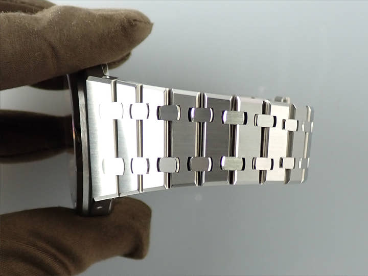 オーデマピゲ ロイヤルオーク パーペチュアルカレンダー Ref.26615TI.OO.1220TI.01 チタン サーモン文字盤