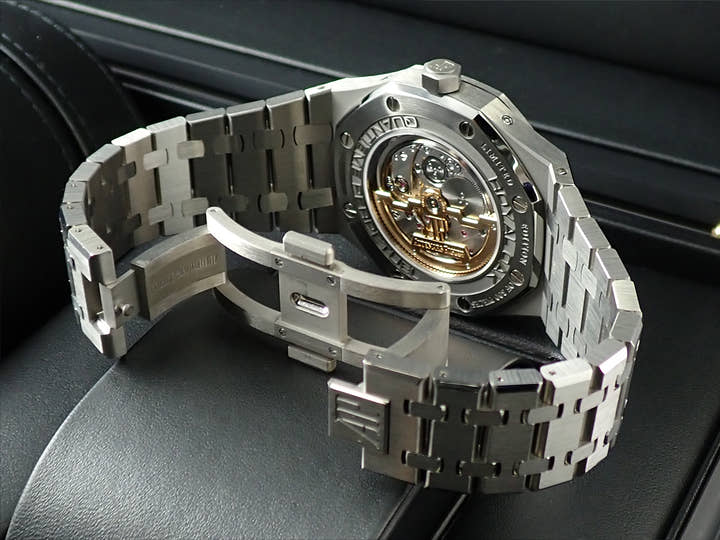 オーデマピゲ ロイヤルオーク パーペチュアルカレンダー Ref.26615TI.OO.1220TI.01 チタン サーモン文字盤