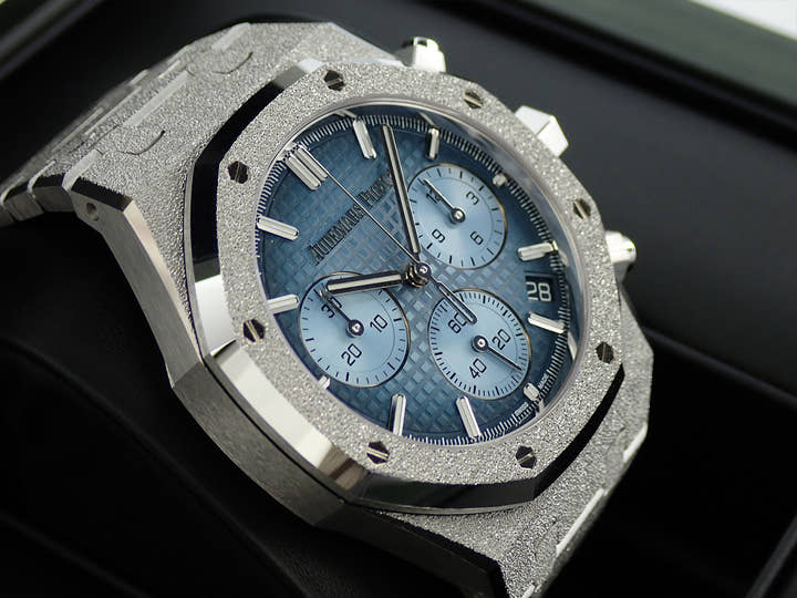 オーデマピゲ ロイヤルオーク フロステッドゴールド クロノグラフ Ref.26240BC.GG.1324BC.02 ホワイトゴールド スモークブルー文字盤
