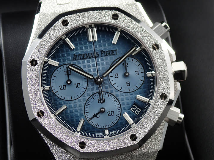 オーデマピゲ ロイヤルオーク フロステッドゴールド クロノグラフ Ref.26240BC.GG.1324BC.02 ホワイトゴールド スモークブルー文字盤