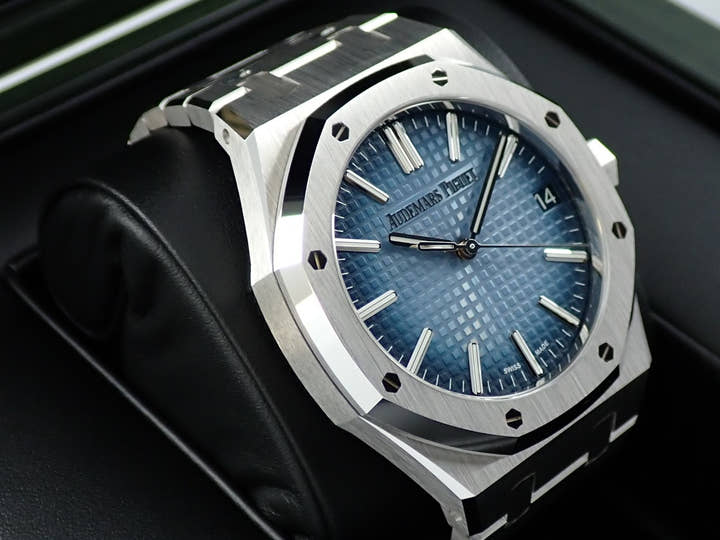 オーデマピゲ ロイヤルオーク Ref.15510BC.OO.1320BC.02 ホワイトゴールド スモークブルー文字盤