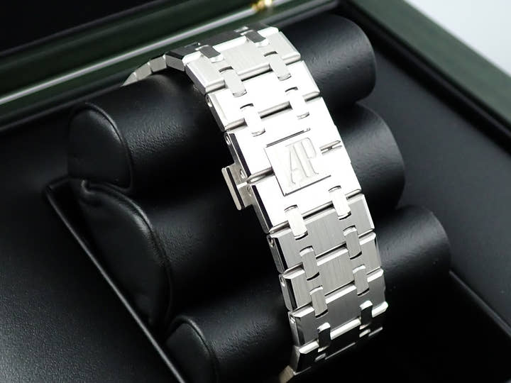 オーデマピゲ ロイヤルオーク Ref.15510BC.OO.1320BC.02 ホワイトゴールド スモークブルー文字盤