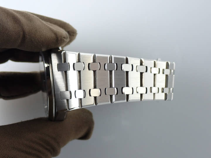 オーデマピゲ ロイヤルオーク Ref.15300ST.OO.1220ST.02 ステンレススチール ブルー文字盤