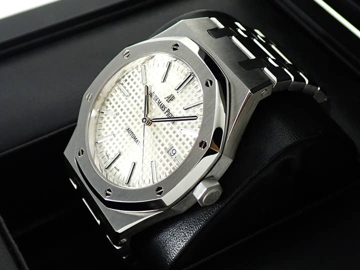 オーデマピゲ ロイヤルオーク Ref.15400ST.OO.1220ST.02 ステンレススチール シルバー文字盤