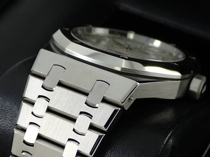 オーデマピゲ ロイヤルオーク Ref.15400ST.OO.1220ST.02 ステンレススチール シルバー文字盤