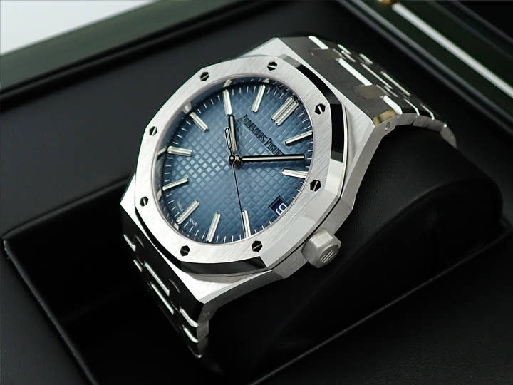 オーデマピゲ ロイヤルオーク Ref.15510BC.OO.1320BC.02 ホワイトゴールド スモークブルー文字盤