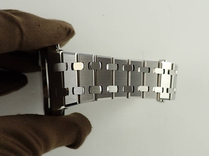 オーデマピゲ ロイヤルオーク 50周年記念 Ref.15550ST.OO.1356ST.01 ステンレススチール シルバー文字盤