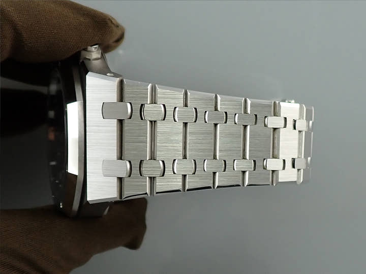 オーデマピゲ ロイヤルオーク クロノグラフ Ref.26239BC.OO.1220BC.01 ホワイトゴールド ブルー文字盤