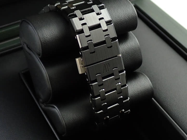 オーデマピゲ ロイヤルオーク クロノグラフ Ref.26240CE.OO.1225CE.02 ブラックセラミック ブラック文字盤