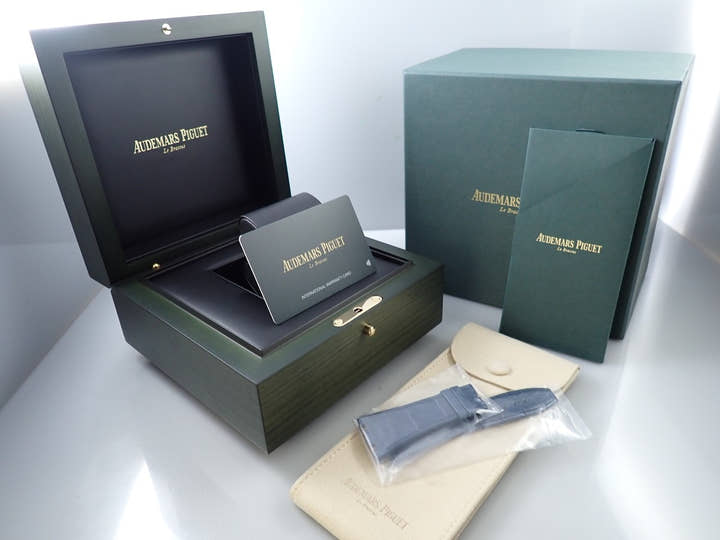 オーデマピゲ ロイヤルオーク クロノグラフ 50周年記念 Ref.26240OR.OO.D315CR.01 ピンクゴールド ナイトブルー文字盤