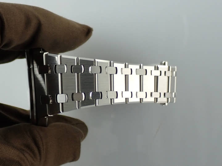 オーデマピゲ ロイヤルオーク ジャンボ エクストラ シン Ref.16202ST.OO.1240ST.02 ステンレススチール ナイトブルー文字盤