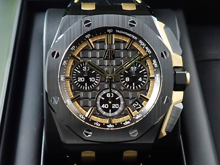 オーデマピゲ ロイヤルオーク オフショア クロノグラフ Ref.26420CE.OO.A127CR.01 セラミック/イエローゴールド ブラック文字盤