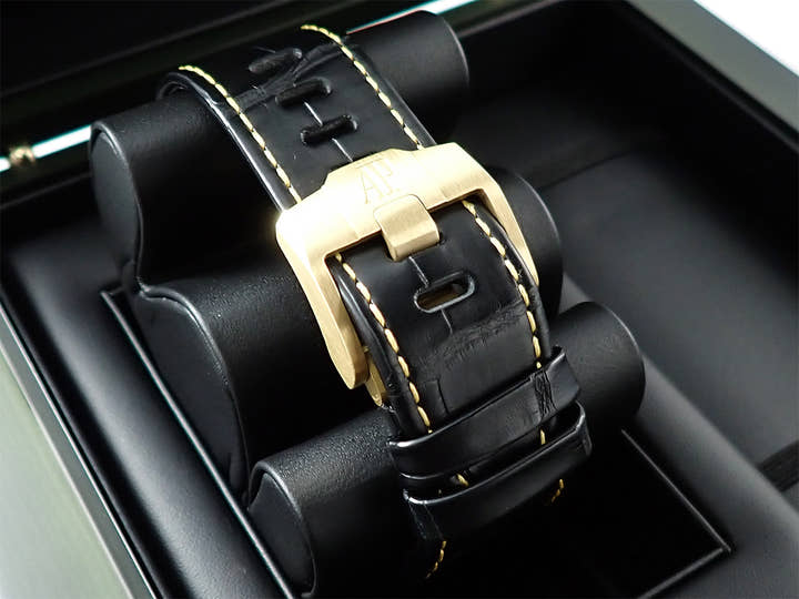 オーデマピゲ ロイヤルオーク オフショア クロノグラフ Ref.26420CE.OO.A127CR.01 セラミック/イエローゴールド ブラック文字盤