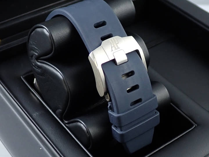 オーデマピゲ ロイヤルオーク オフショア クロノグラフ Ref.26420TI.OO.A027CA.01 チタン ブルー文字盤