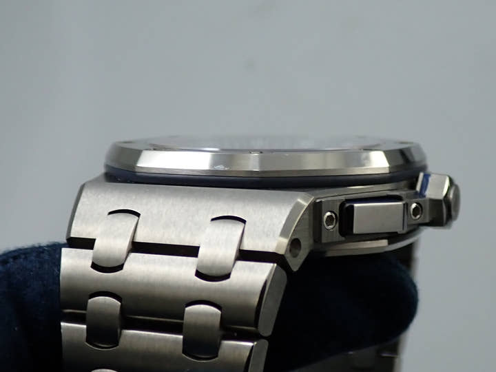 Audemars Piguet Royal Oak Offshore Chronograph <Warranty, Box, etc.>