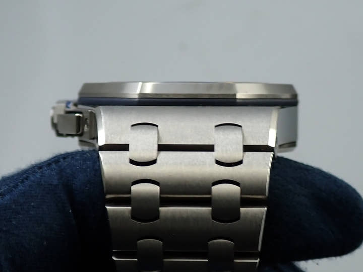 Audemars Piguet Royal Oak Offshore Chronograph <Warranty, Box, etc.>