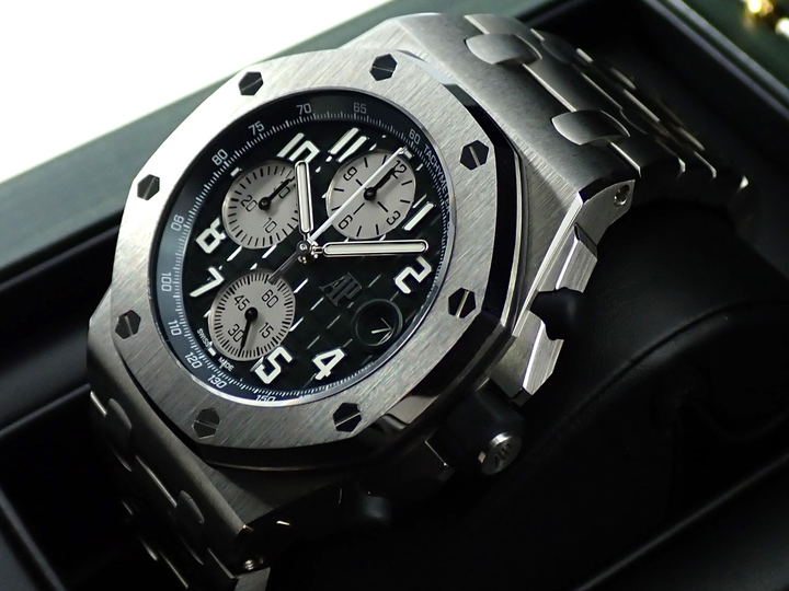 オーデマピゲ ロイヤルオーク オフショア クロノグラフ Ref.26238TI.OO.A056CA.01 チタン カーキ文字盤