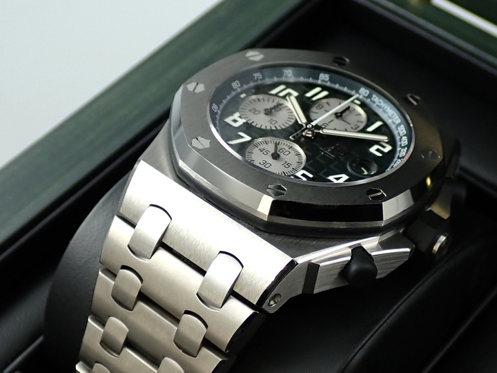 オーデマピゲ ロイヤルオーク オフショア クロノグラフ Ref.26238TI.OO.A056CA.01 チタン カーキ文字盤