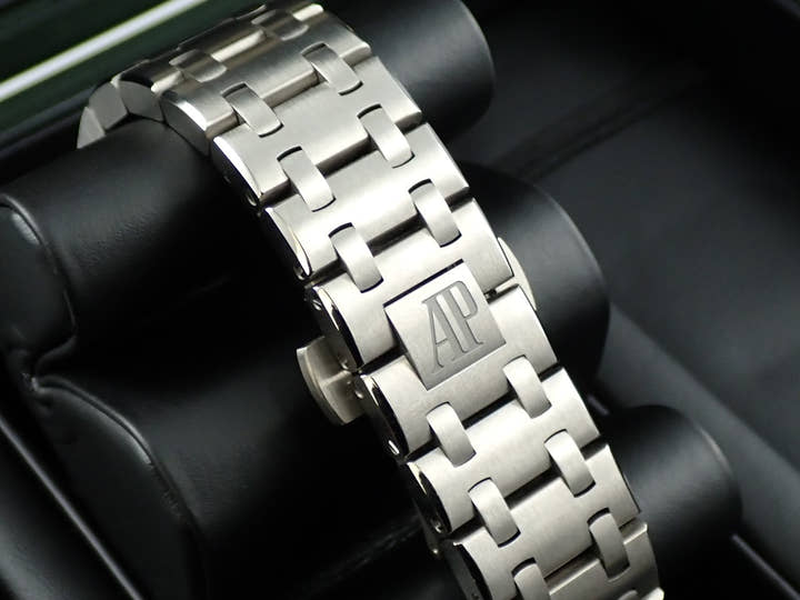 オーデマピゲ ロイヤルオーク オフショア クロノグラフ Ref.26238TI.OO.A056CA.01 チタン カーキ文字盤