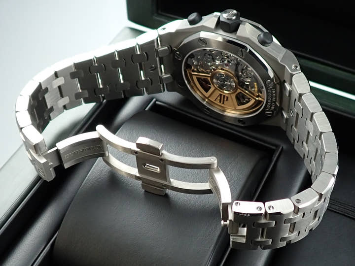 オーデマピゲ ロイヤルオーク オフショア クロノグラフ Ref.26238TI.OO.A056CA.01 チタン カーキ文字盤