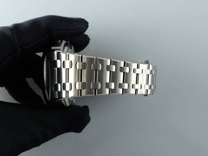 オーデマピゲ ロイヤルオーク オフショア クロノグラフ Ref.26238TI.OO.A056CA.01 チタン カーキ文字盤