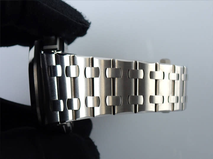 Audemars Piguet Royal Oak Offshore Chronograph <Warranty, Box, etc.>