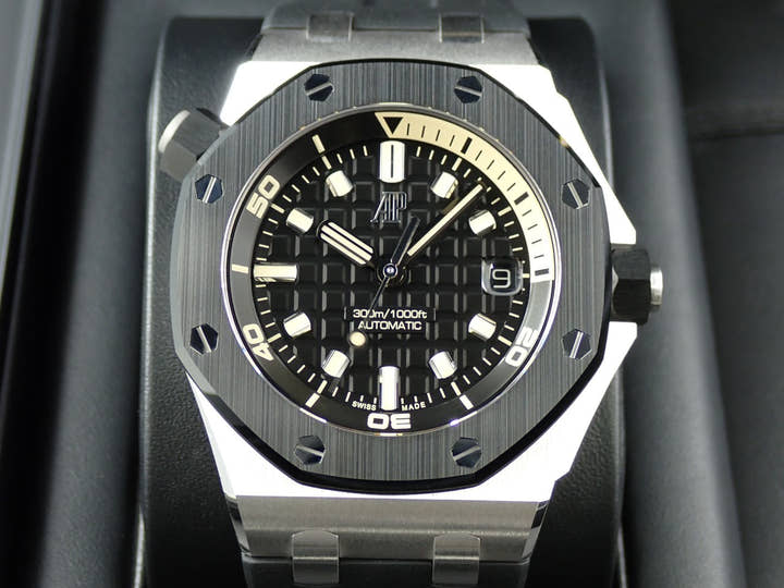 オーデマピゲ ロイヤルオーク オフショア ダイバー Ref.15720CN.OO.A002CA.01 ホワイトゴールド ブラック文字盤