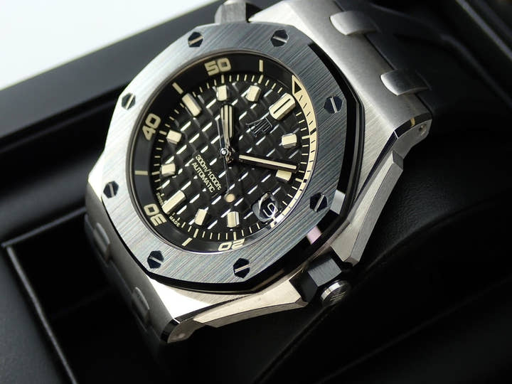 オーデマピゲ ロイヤルオーク オフショア ダイバー Ref.15720CN.OO.A002CA.01 ホワイトゴールド ブラック文字盤