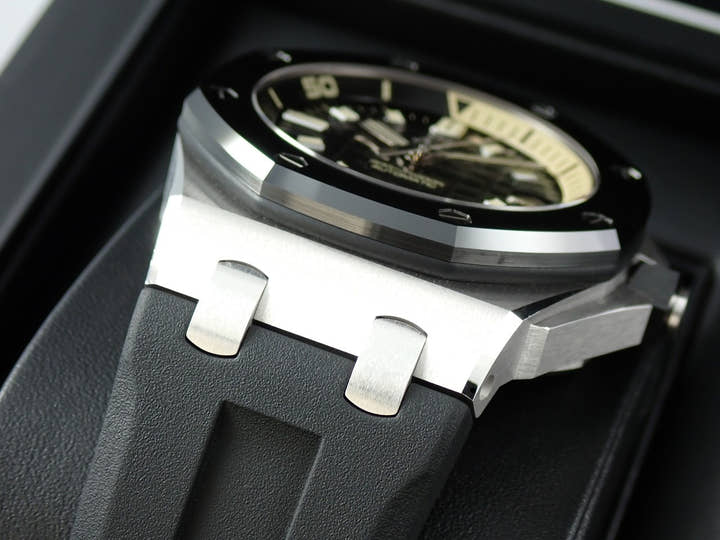 オーデマピゲ ロイヤルオーク オフショア ダイバー Ref.15720CN.OO.A002CA.01 ホワイトゴールド ブラック文字盤