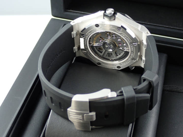 オーデマピゲ ロイヤルオーク オフショア ダイバー Ref.15720CN.OO.A002CA.01 ホワイトゴールド ブラック文字盤