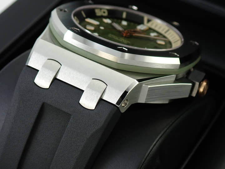オーデマピゲ ロイヤルオーク オフショア ダイバー Ref.15720ST.OO.A052CA.01 ステンレススチール カーキグリーン文字盤