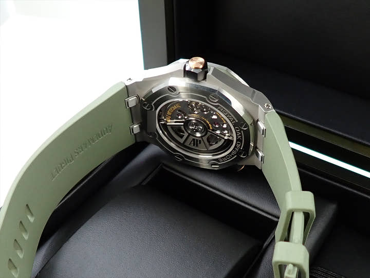オーデマピゲ ロイヤルオーク オフショア ダイバー Ref.15720ST.OO.A052CA.01 ステンレススチール カーキグリーン文字盤