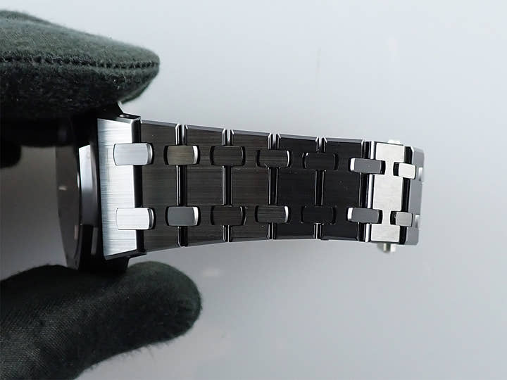 オーデマピゲ ロイヤルオーク Ref.77350CE.OO.1266CE.01 ブラックセラミック ブラック文字盤