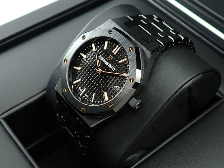 オーデマピゲ ロイヤルオーク Ref.77350CE.OO.1266CE.01 ブラックセラミック ブラック文字盤