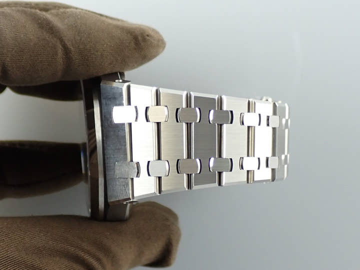 オーデマピゲ ロイヤルオーク Ref.15500ST.OO.1220ST.04 ステンレススチール シルバー文字盤