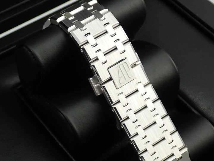 オーデマピゲ ロイヤルオーク クロノグラフ Ref.26239BC.OO.1220BC.01 ホワイトゴールド ブルー文字盤