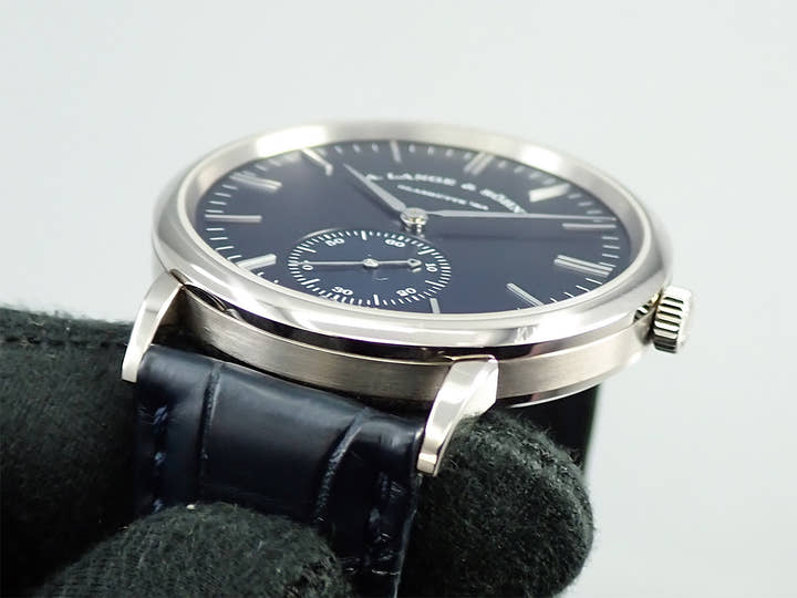 A.ランゲ&ゾーネ サクソニア オートマティック Ref.380.028 18KWG ブルー文字盤 中古 PTL1LM4V