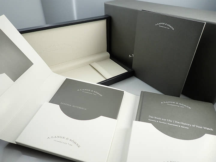 A.ランゲ&ゾーネ サクソニア オートマティック Ref.380.028 18KWG ブルー文字盤 中古 PTL1LM4V