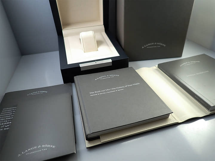 A.ランゲ&ゾーネ サクソニア ムーンフェイズ Ref.384.029 ブラックロディウム文字盤 中古 WP87WRFA