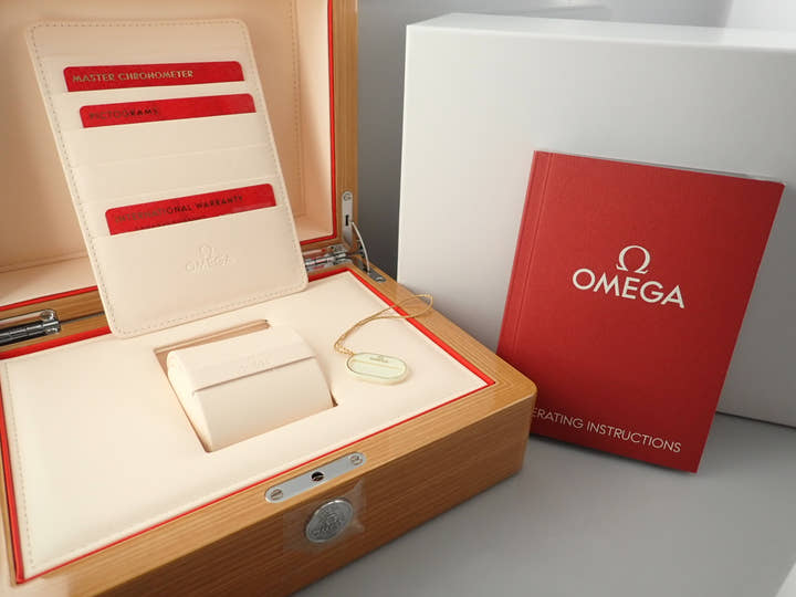 オメガ シーマスター アクアテラ 150M コーアクシャル マスター クロノメーター 41MM Ref.220.12.41.21.02.002 ホワイト文字盤 未使用 KJ70UXVR