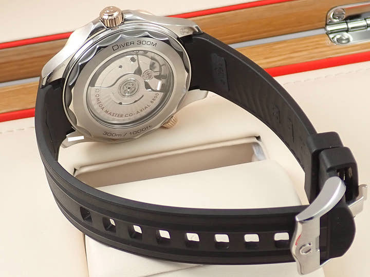 オメガ シーマスター ダイバー 300M コーアクシャル マスター クロノメーター 42MM Ref.210.22.42.20.01.002 ブラック文字盤 美品 H1HPWJCK