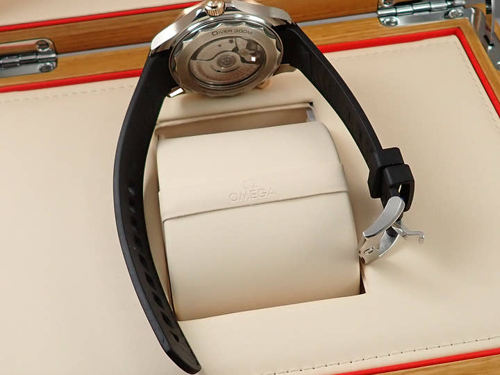 オメガ シーマスター ダイバー 300M コーアクシャル マスター クロノメーター 42MM Ref.210.22.42.20.01.002 ブラック文字盤 美品 H1HPWJCK