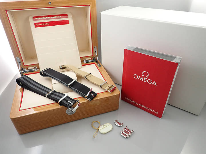 オメガ シーマスター 300 Ref.233.30.41.21.01.001 ブラック文字盤 中古 5X1LSUSS